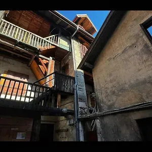 rainbow-rue-carnot.hotels-rhonealpes.com/